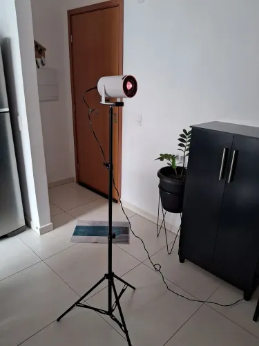 Projetor HY-300 com tela antirreflexo e tripé 