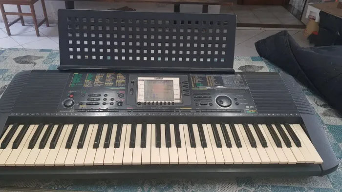 Yamaha PSR-B50 (Versão Brasileira PSR-530) + Capa - Impecável e 100% Funcional