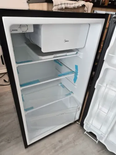 Frigobar Midea 124L muito novo