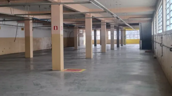 Salão amplo no 3° piso com 815m², localizado na rua Bernardo Mascarenhas 945, bairro Fábri