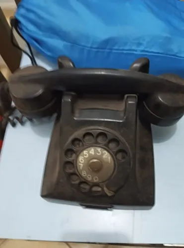 Telefone Antigo de Baquelite Preto Ericsson em ótimo estado, físico e operacional.