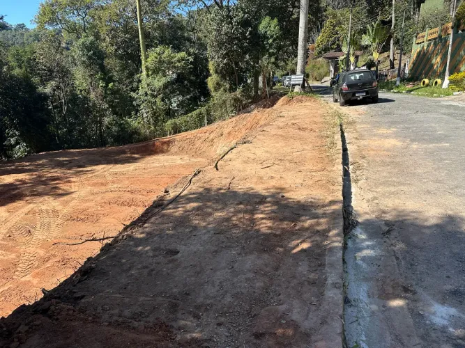 Terreno em Alpes de Caieiras