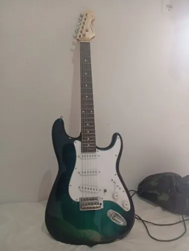 Guitarra VOGGA semi nova