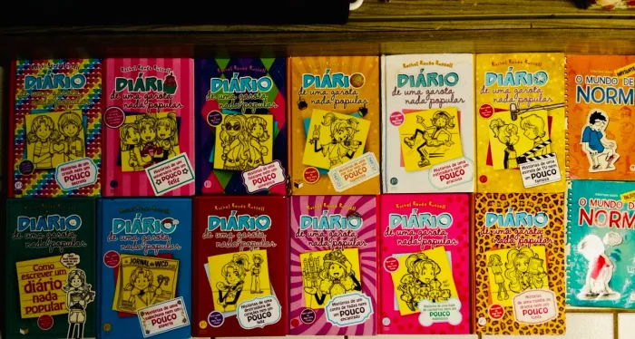 COLEÇÃO DIÁRIO DE UMA GAROTA NADA POPULAR