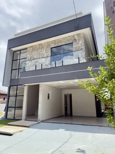 QUARTZO - Casa duplex com 4/4 sendo 3 suítes, Piscina e Churrasqueira.