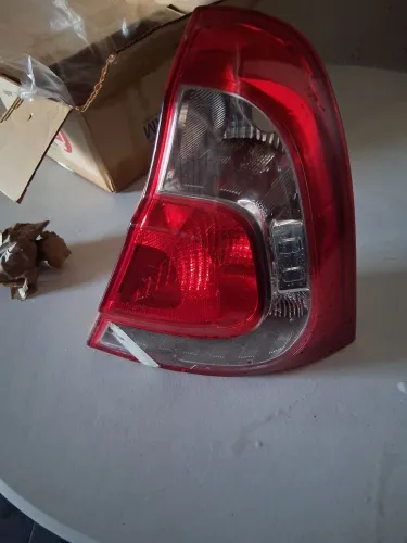 Lanterna Renault Clio original valeo 2014 com um trincadinho