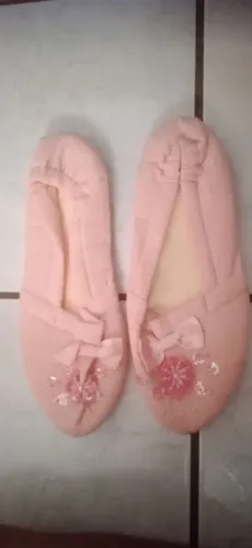 Sapatilha artesanal cor rosa número 36