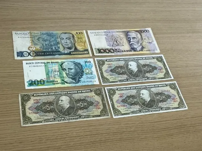 Lote de cédulas antigas