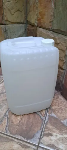 Galão de plástico resistente de 20 litros