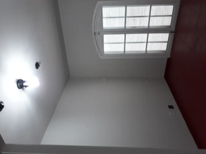 Próximo Linha Amarela, Sala com recepção, banheiro, varanda, Ótimo ponto comercial