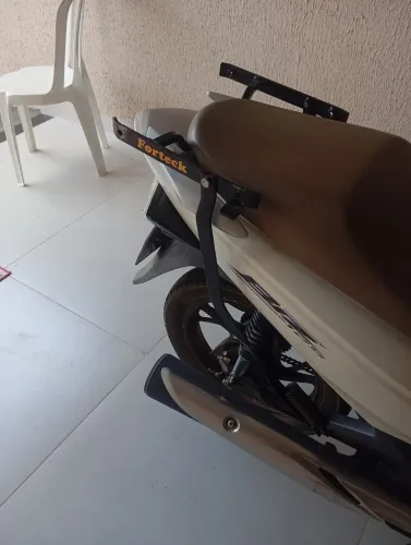 Baú 80 lts e suporte pra baú 