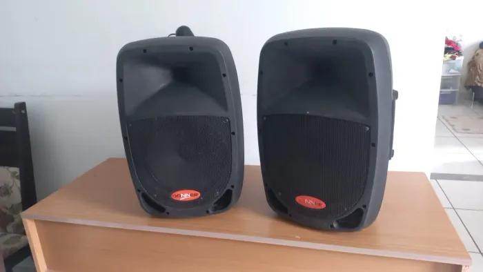 VENDO PAR DE CAIXA DE SOM  R$: 700,00   ENTRAR EM CONTATO  ZAP *. 