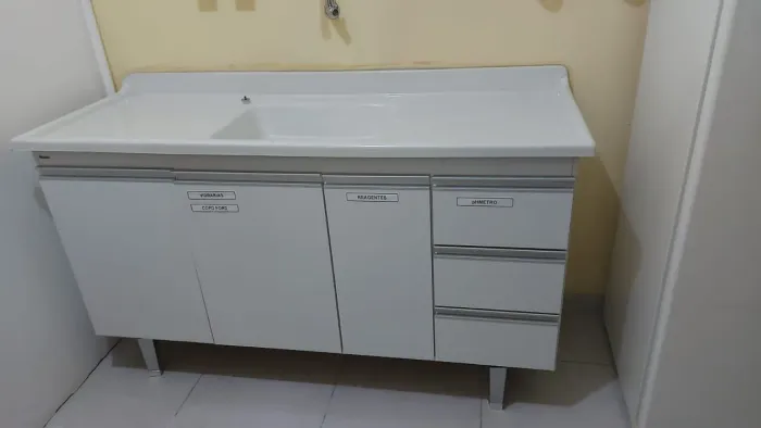 Gabinete minimalista para pia