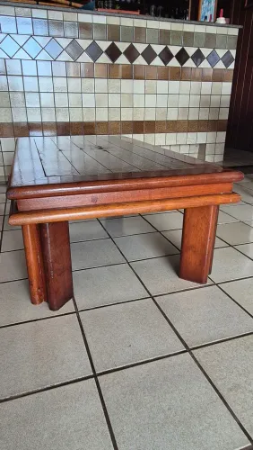 Mesa de Centro Baixa em Madeira - Base Maciça