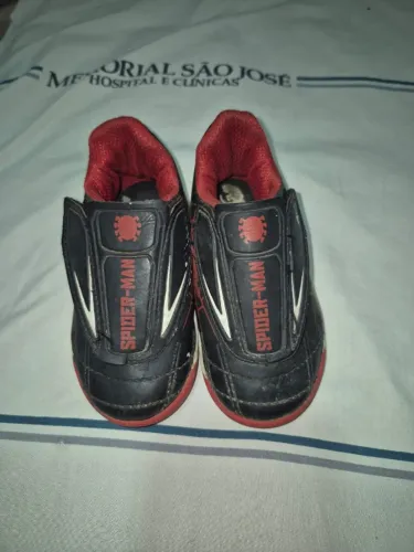 TENIS HOMEM ARANHA N°22 R$5,00