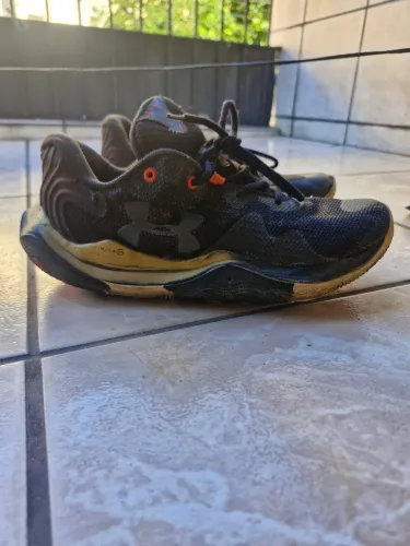 Basqueteira Under Armour Buzzer 2
