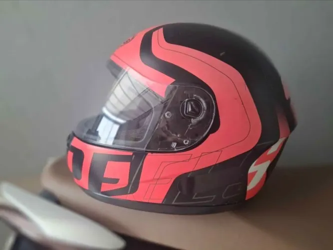 Capacete Peels