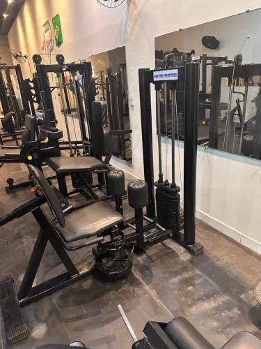 Vendo Máquina Adutora/Abdutora com 65kg