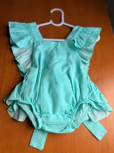 02 Rompers de Menina nas Cores Branca e Verde
