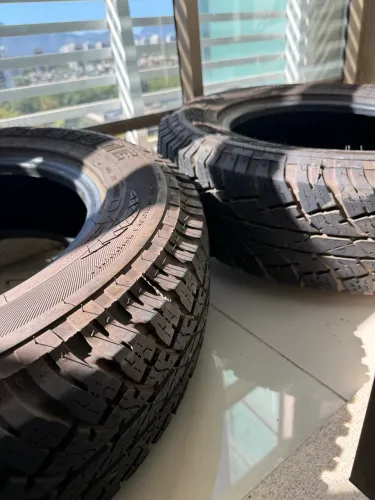 Pneu Bridgestone Dueler A/T 693 - 205/70R15 96T (Semi-novo / Ótimo Estado)