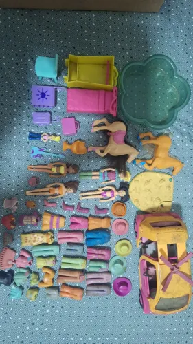 Combo Polly Pocket com Carro/Helicóptero + Cavalos + Bonecas e roupas