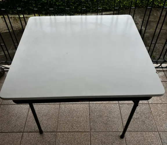 Mesa Tomberlin desmontável (90x90) 