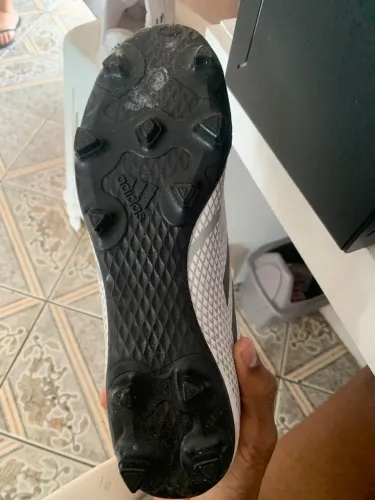 Chuteira adidas 
