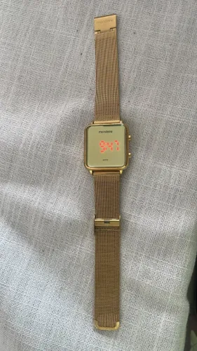 Relógio dourado Mondaine