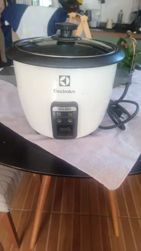 Panela de arroz elétrica