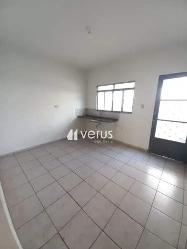 Casa para aluguel, 2 quartos, 1 vaga, Santa Mônica - Uberlândia/MG