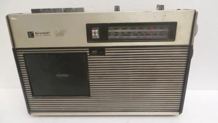 RÁDIO CASSETE ANTIGO SHARP RD-437X PARA COLECIONADORES!! SEM FUNCIONAR