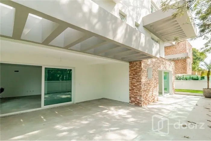 Apartamento em Menino Deus com 227 m² , 3 quarto(s) , 1 suíte(s) , 4 vaga(s).