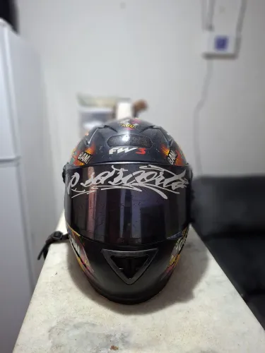 Capacete