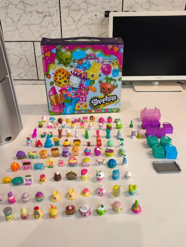 MALETA SHOPKINS COM VÁRIOS ACESSÓRIOS (USADO) leia a descrição do ANÚNCIO