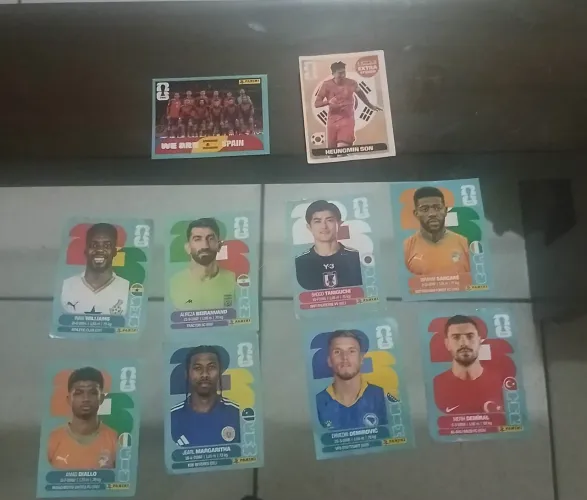 FIGURINHA DO SON BRONZE LEGEND  E MAIS  9 FIGURINHA NORMAIS.