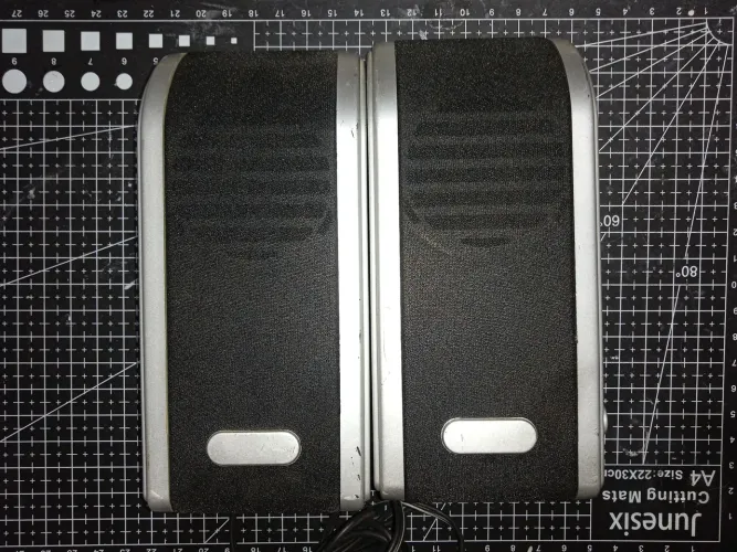 Vendo dois conjuntos com duas caixas de som, cada unidade por R$13.