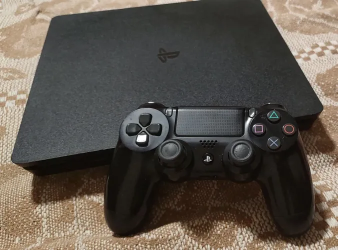 PS4 Slim 1tb Excelente Estado com 4 jogos