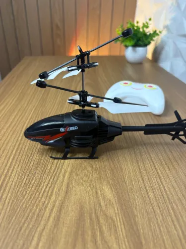 Helicóptero de controle remoto