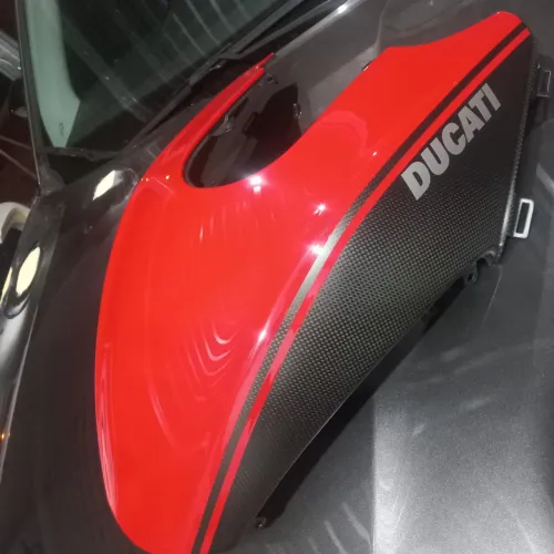 Capa do tanque Ducati Diavel em fibra de carbono