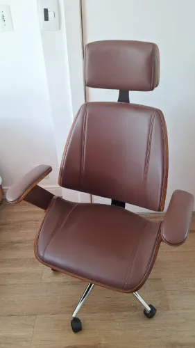 Cadeira De Escritório Cor Marrom Giratória Ergonômica