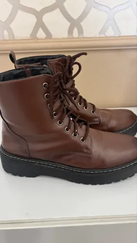 Bota Coturno Feminino Tratorada Marrom