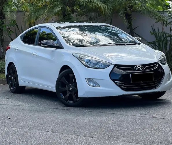 Hyundai Elantra GLS 1.8 16V Aut. 2013