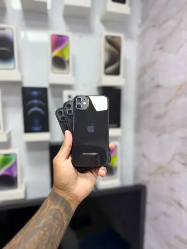 IPHONE 11 - 64GB PRETO ?1000