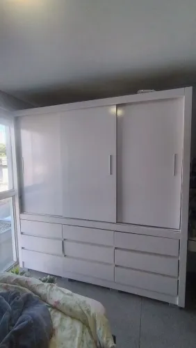 Guarda-roupa casal 3 portas e 9 gavetas em ótimo estado