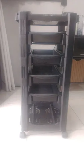 Carinho auxiliar de salão
