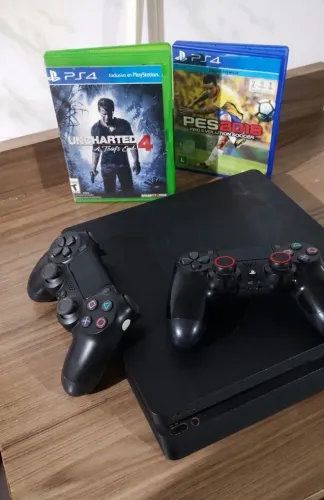 PS4 Slim Impecável com 2 Controles e Jogos - Pronto para Jogar!