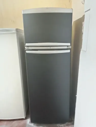 Geladeira Frost free110v. Linda