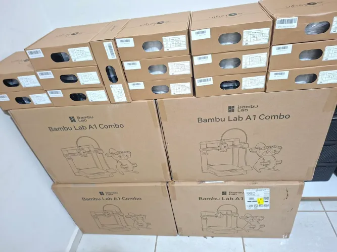 Bambu lab A1 combo + 1 filamento brinde 