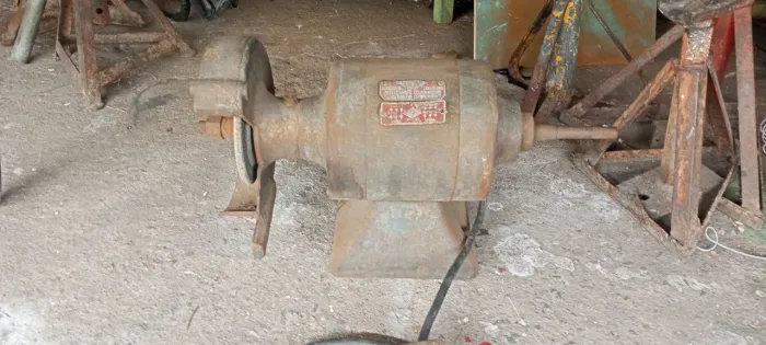 Esmerilho de 1/2 HP 220v trifásico 