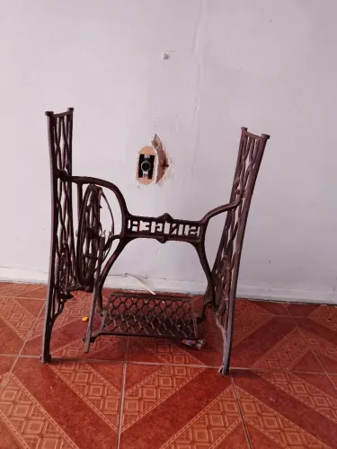 base de ferro fundido Singer antiga "Aranha"